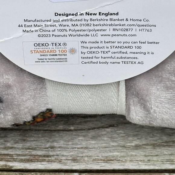 NEW Peanuts Snoopy Fall Theme 90"x 90” FULL /QUEEN Berkshire Gray Throw Blanket - Picture 6 of 11